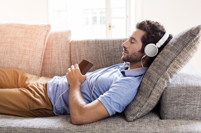 Listening to Music While Sleeping with Headphones [A Guide]